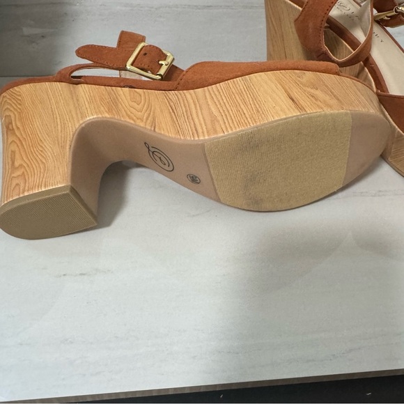 Chinese Laundry Tan Platform Sandals with Cork Sole - Picture 3 of 8